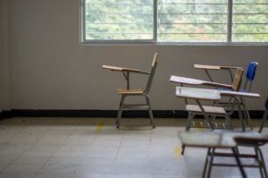 Silla de paleta para escuelas en México, diseño moderno y funcional